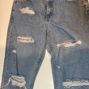 Riders Woman’s Straight Leg, Medium Wash Jeans. Size 10/12